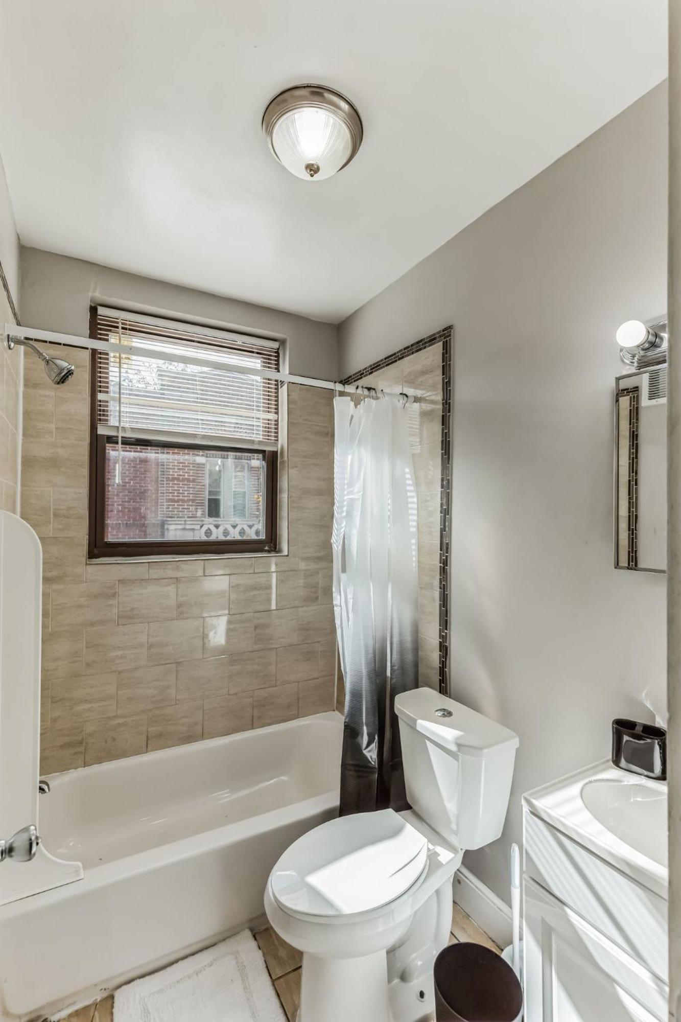 Lennox C201 Furnished Att Students * Philadelphia