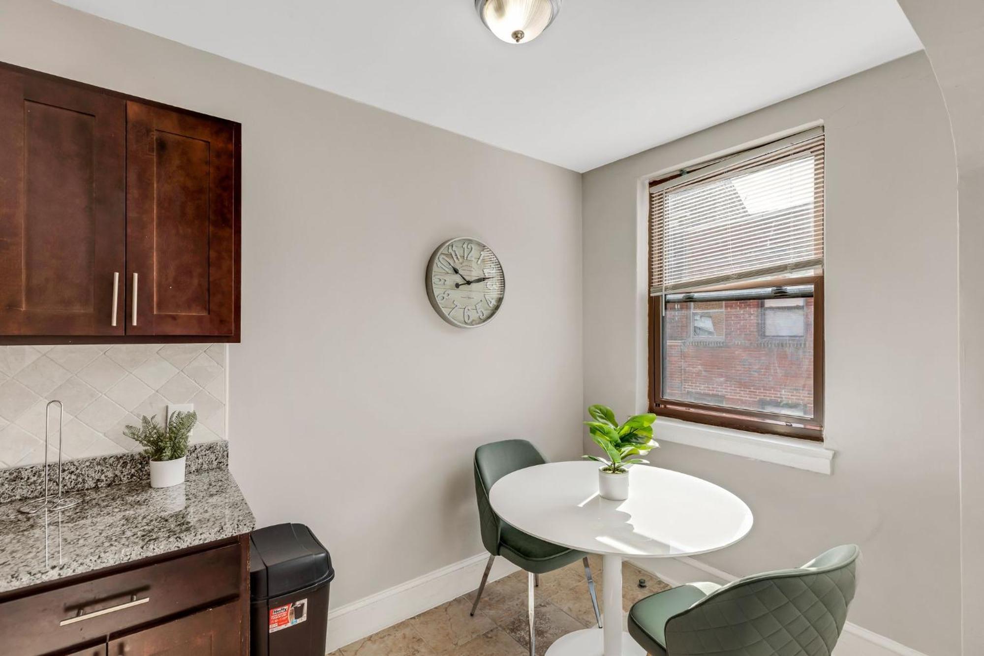 Apartment Lennox C201 Furnished Att Students *